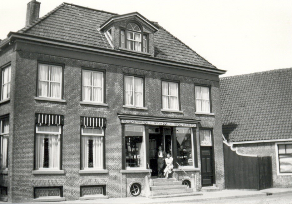 In het portaal IJnze en Trijntje in 1938. 