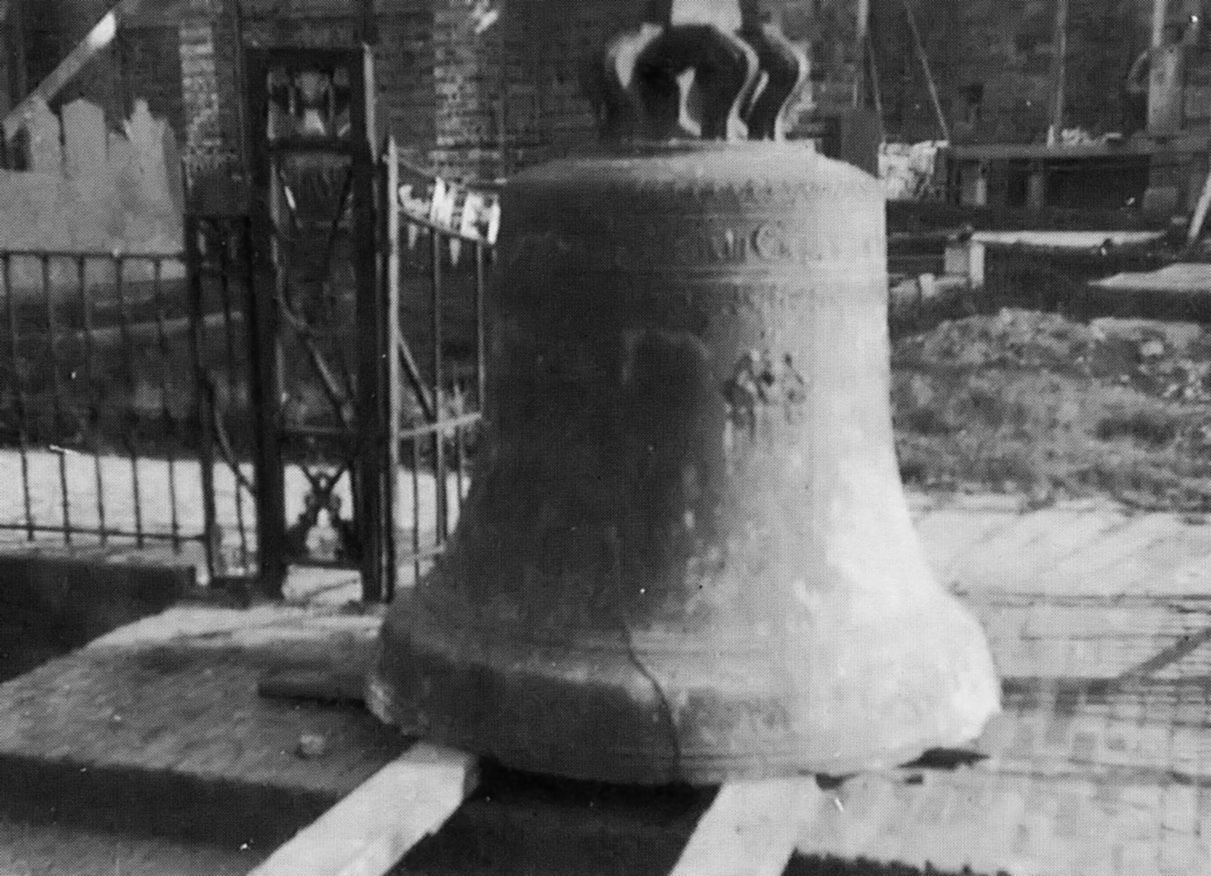 02 – Grote klok na de brand